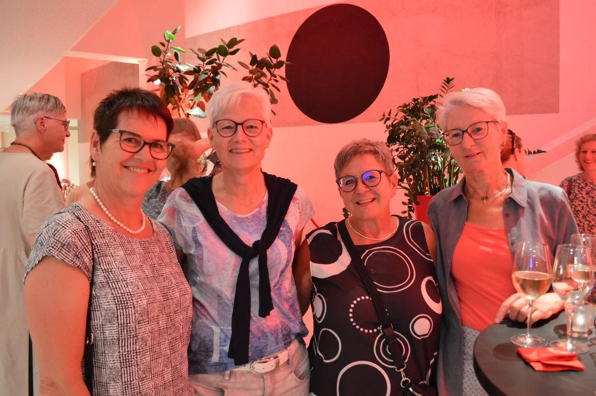 Vier Damen im Stadthaussaal in Effretikon.